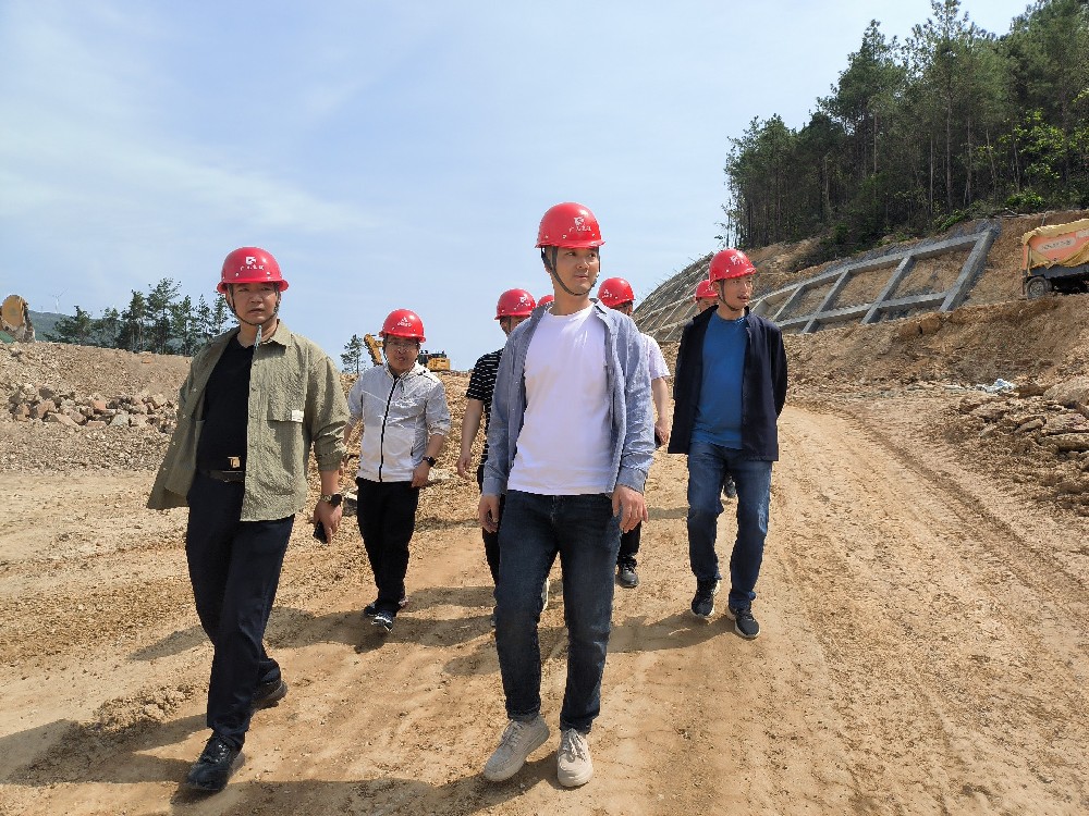 ��ǿ���ӿ�չ��һ��ǰ�������